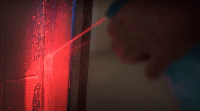 Contrôle ciblé sur paroi avec trace lumineuse